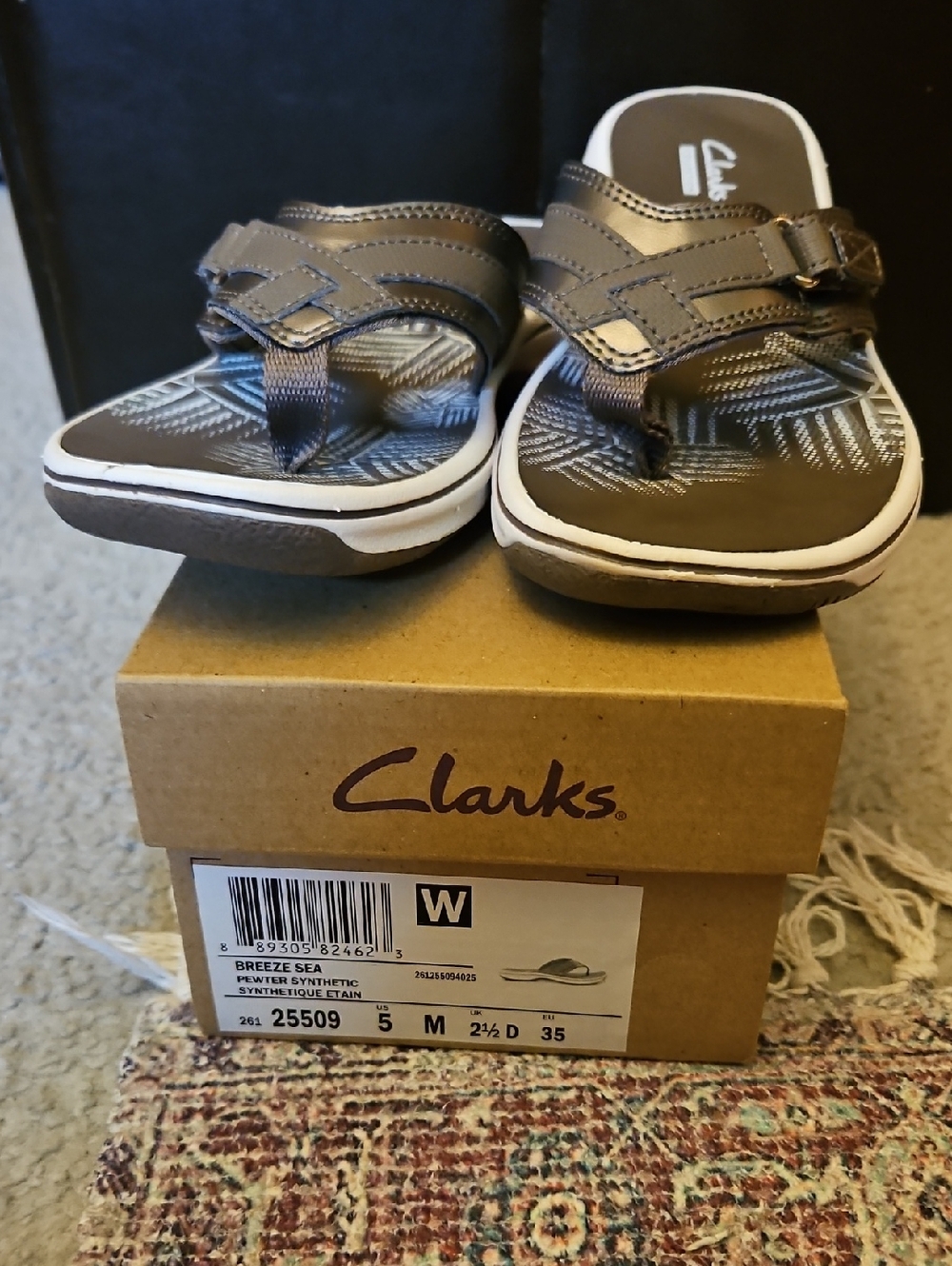 Clarks Size 5 Flip Flops Pewter Synthetic